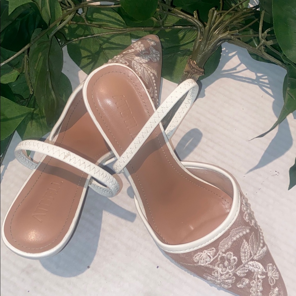 Chic Embroidered Floral Mules in Cream and Tan - Picture 5 of 9